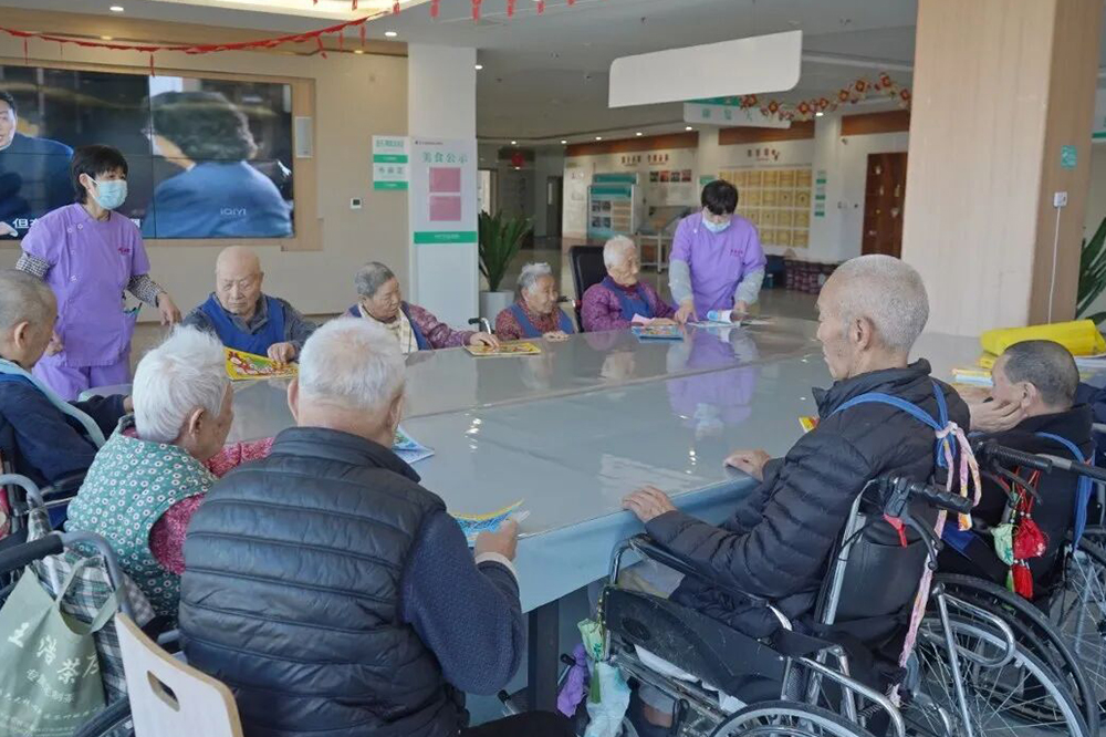 笔尖生彩，悦享时光！凤凰怡康老年一科长者绘画活动